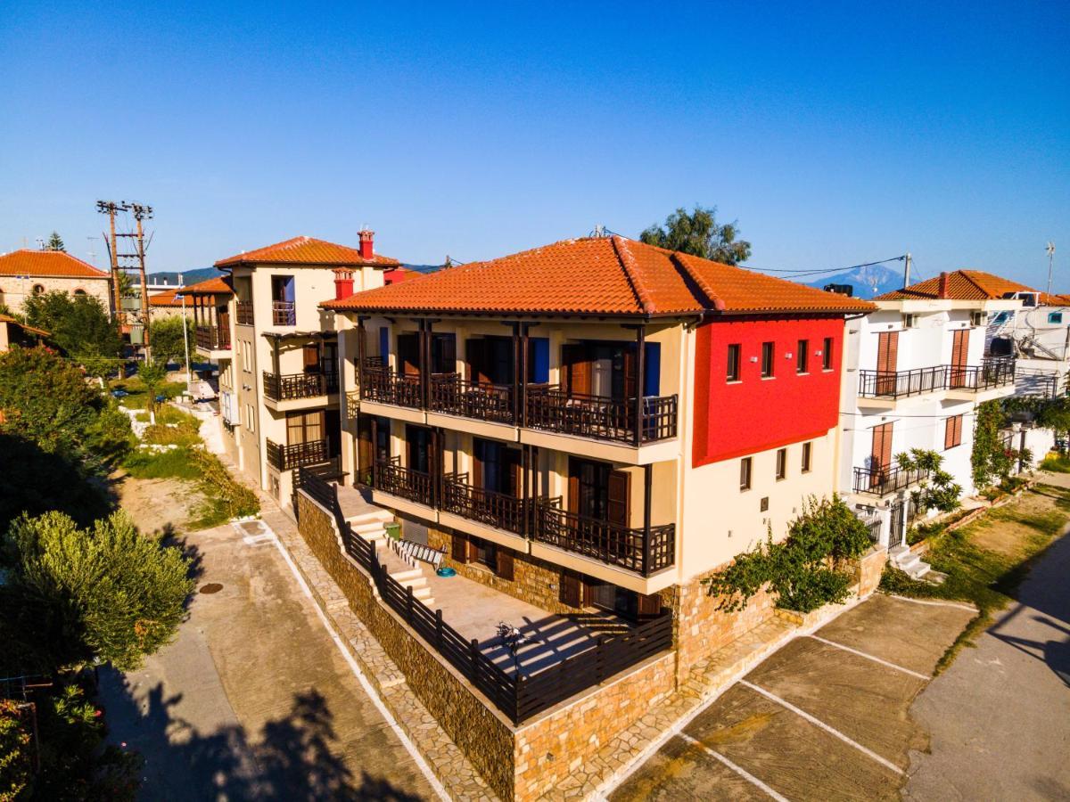 Helianthus Guesthouse アムリアニ エクステリア 写真