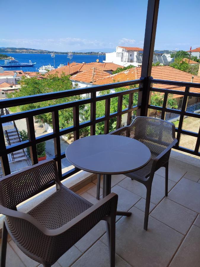 Helianthus Guesthouse アムリアニ エクステリア 写真