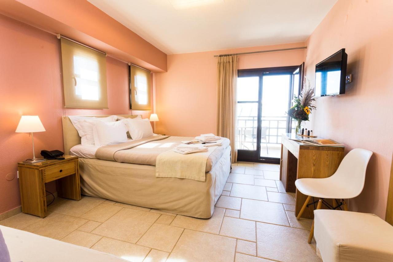 Helianthus Guesthouse アムリアニ エクステリア 写真