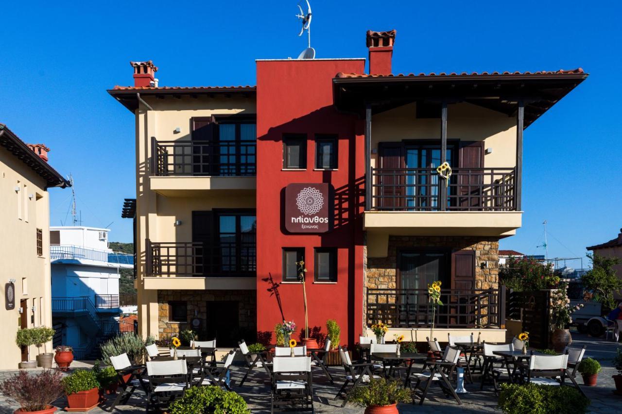 Helianthus Guesthouse アムリアニ エクステリア 写真