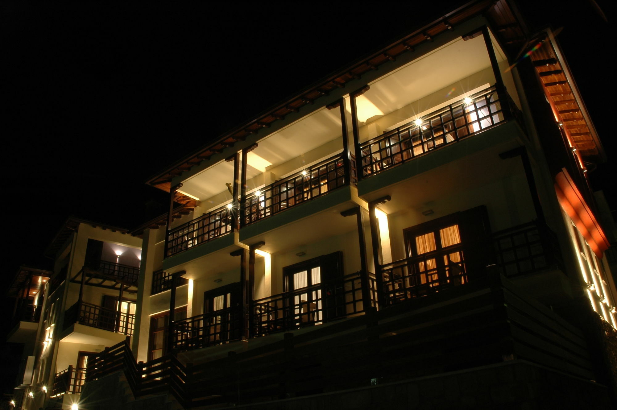 Helianthus Guesthouse アムリアニ エクステリア 写真